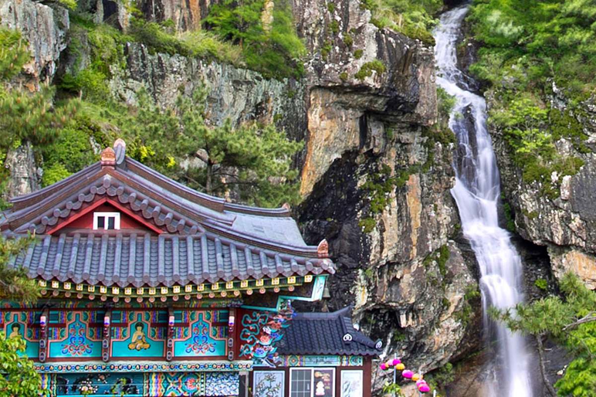 Gujeolsan Pokpoam Hermitage / Goseong County, South Gyeongsang Province Tourism Website