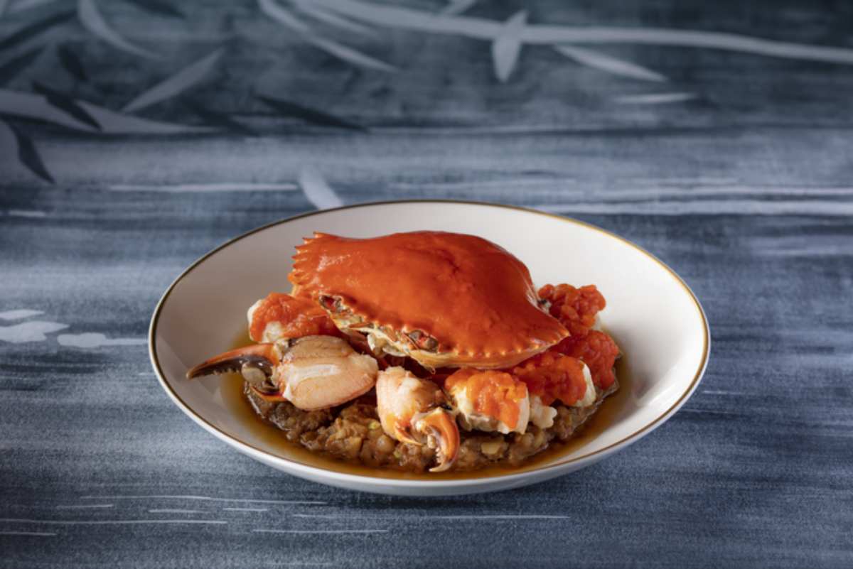 &nbsp;   Live-steamed crab and minced pork paired with a 20-year-aged Huazhou wine at Huaiyang Garden. / Sands China