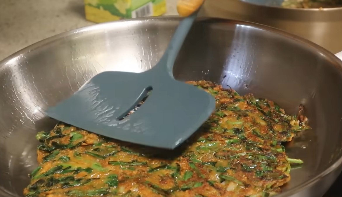 YouTube \'Ttangkkeut Village — Teacher Lim\'