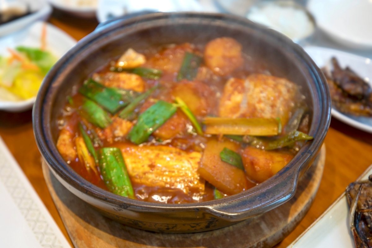 &nbsp;   Braised cutlassfish / 1sun-shutterstock.com