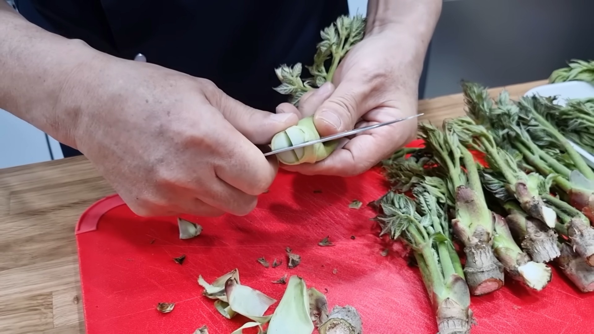 \'Gochujang dureup jangajji\' cooking process photos. / YouTube \'Chef Kim Dae-seok TV\'