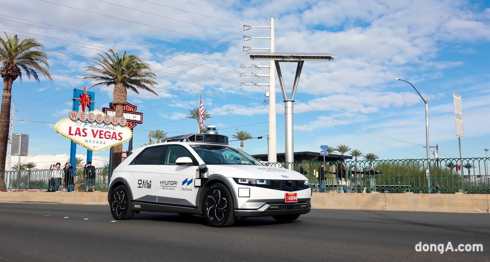 현대자동차그룹의 자율주행 합작법인 모셔널이 우버와 라스베이거스에서 로보택시 시범 서비스를 운영한다.