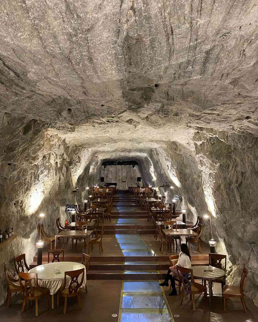 동굴 식당