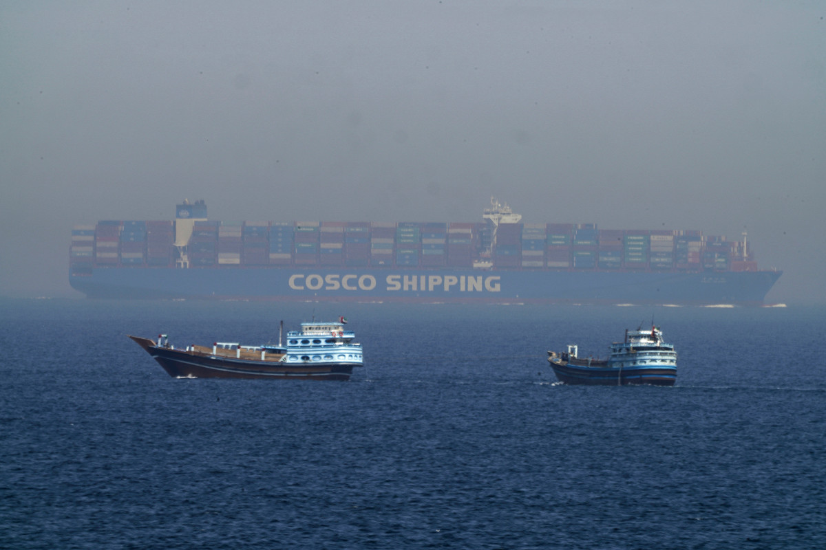AP/NewsisMay 19, 2023 (local time) — Large container ships and other vessels navigate the Strait of Hormuz.