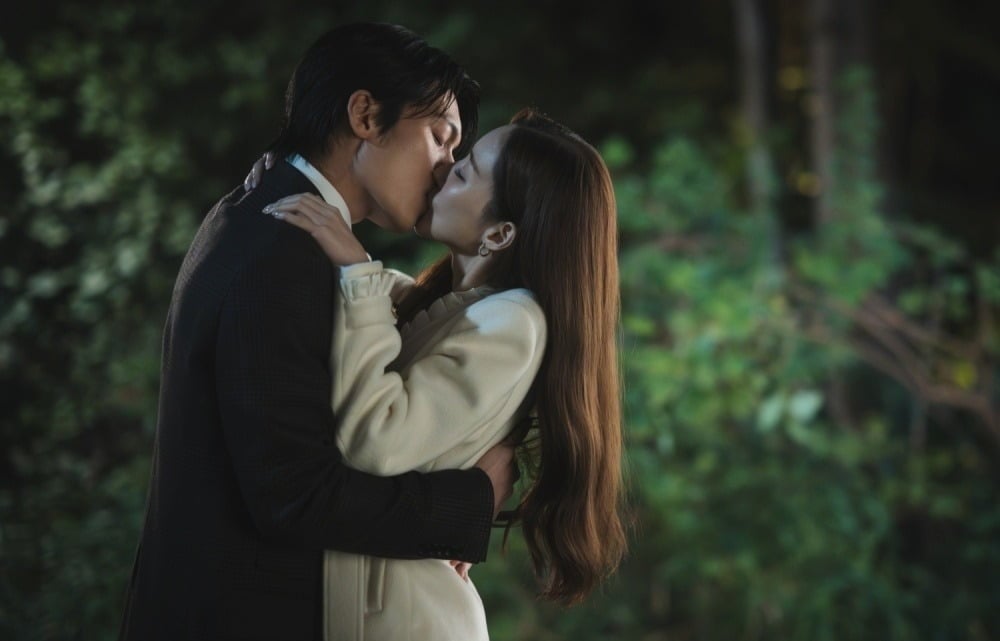 How ‘Siren’ Transforms Suspicion into Romance: A Deep Dive into Park Min-young and Wi Ha-jun’s Intriguing Relationship