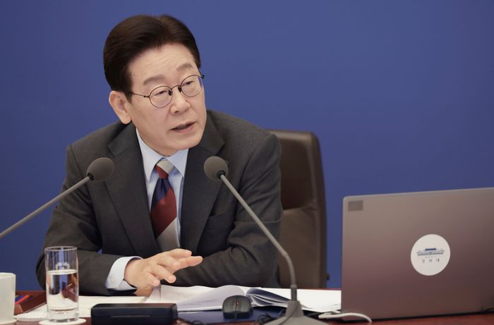 이재명 대통령이 5일 청와대에서 열린 임시 국무회의에서 발언하고 있다. ⓒ뉴시스