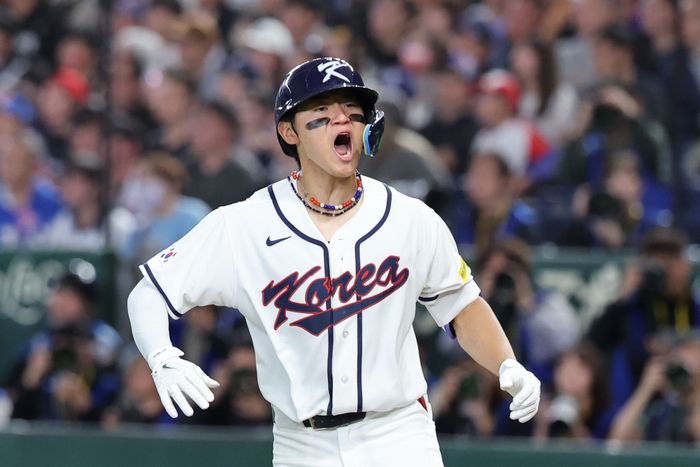 8일 일본 도쿄돔에서 열린 2026 WBC 조별리그 C조 3차전 한국과 대만의 경기서 6회말 1사 1루 한국 김도영이 2점 홈런을 친 뒤 포효하고 있다. ⓒ 뉴시스