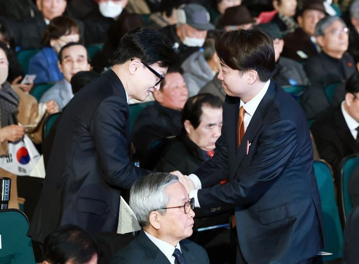 한동훈 국민의힘 전 대표와 이준석 개혁신당 대표 ⓒ뉴시스