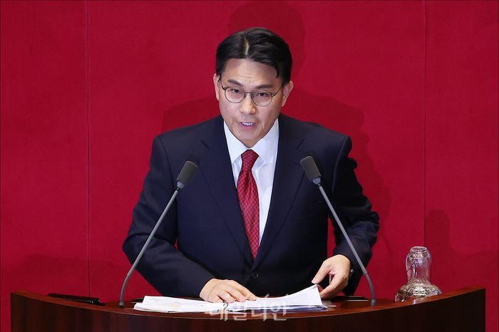 윤상현 국민의힘 의원이 19일 오후 국회본청에서 열린 국회 본회의에서 