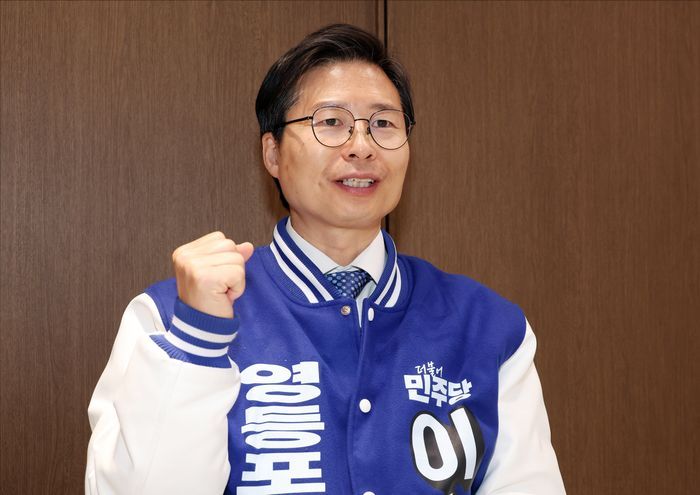 이승훈 더불어민주당 영등포구청장 예비후보가 지난 23일 서울 여의도의 한 카페에서 데일리안과 인터뷰를 하고 있다. ⓒ데일리안 홍금표 기자