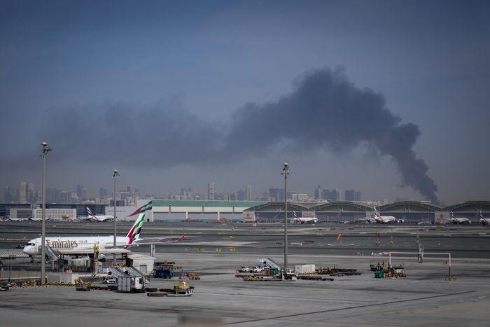 아랍에미리트 두바이에서 두바이 국제공항 폐쇄 후 에미레이트 항공기들이 주차되어 있다. ⓒAP/뉴시스