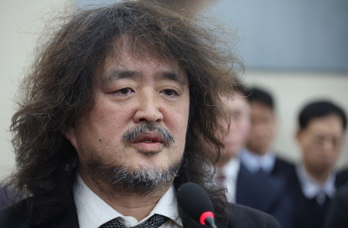 방송인 김어준 씨가 지난 2024년 12월 13일 열린 국회 과학기술정보방송통신위원회 전체회의, 비상계엄 관련 현안질의에 참고인으로 출석해 증언을 하고 있다. ⓒ뉴시스