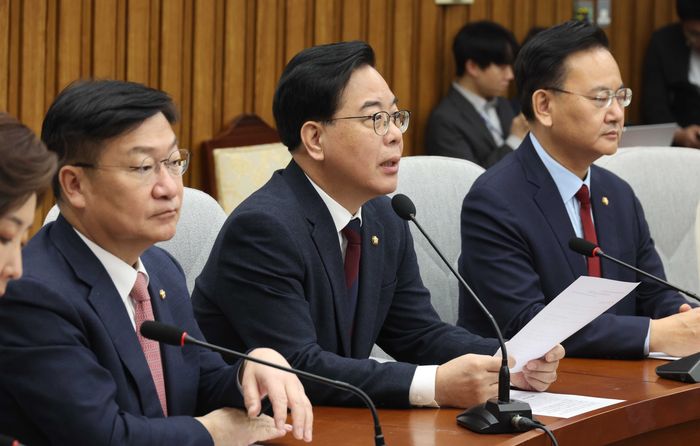 송언석 국민의힘 원내대표가 17일 오전 국회에서 열린 원내대책회의에서 발언을 하고 있다. ⓒ뉴시스