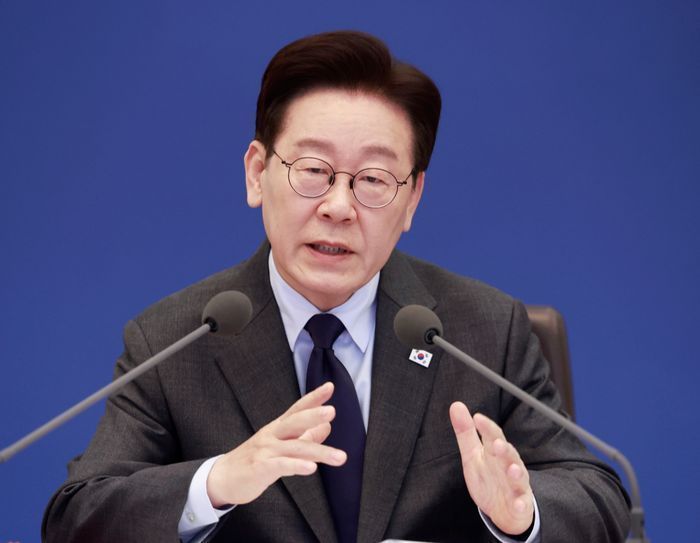 이재명 대통령이 24일 청와대에서 열린 국무회의에서 발언하고 있다. ⓒ뉴시스