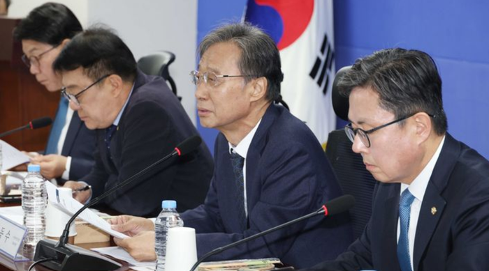 유동수 더불어민주당 중동사태 경제대응 TF 위원장이 16일 오전 국회에서 열린 TF 제2차 회의에서 발언을 하고 있다. ⓒ뉴시스