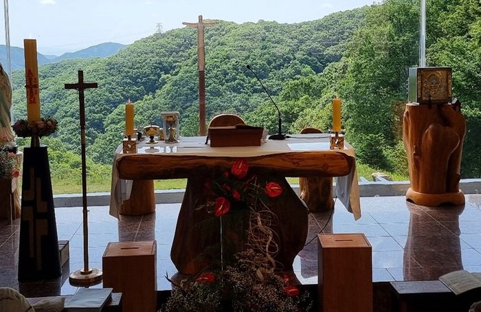 ⓒ제대를 통해 보이는 바깥 풍경