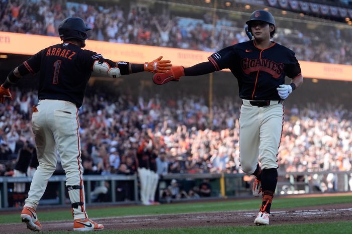 득점을 올리는 이정후. ⓒ AP=뉴시스