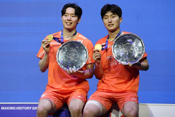 남자 복식 2연패를 이룬 서승재(왼쪽)와 김원호. ⓒ AFP=연합뉴스