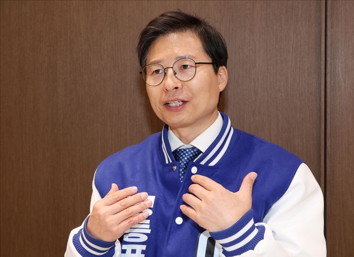 이승훈 더불어민주당 영등포구청장 예비후보가 지난 23일 서울 여의도의 한 카페에서 데일리안과 인터뷰를 하고 있다. ⓒ데일리안 홍금표 기자