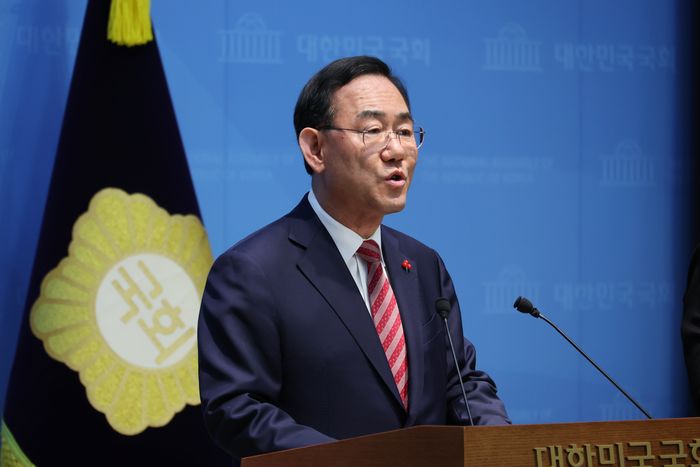 국민의힘 대구시장 후보 경선에서 공천 배제된 주호영 국민의힘 의원이 26일 오후 서울 여의도 국회에서 현안 기자회견을 하고 있다. ⓒ 뉴시스