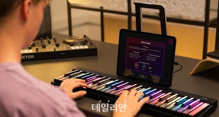 UNIST 디자인학과 엄홍열 교수 연구팀이 디자인 개발한 롤리 피아노와 롤리 에어웨이브.ⓒUNIST