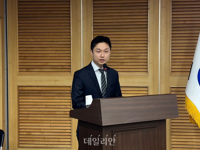 박재일 대한공중보건의사협의회(대공협) 회장이 17일 서울 여의도 국회의원회관에서 열린 토론회에서 주제발표를 하고 있다. ⓒ데일리안 김효경 기자