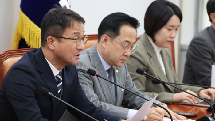 한병도 더불어민주당 국정조사추진위 위원장이 5일 오후 국회에서 열린 윤석열 정권 조작기소 진상규명 및 공소취소를 위한 국정조사 추진위원회 전체회의에서 발언을 하고 있다. ⓒ뉴시스