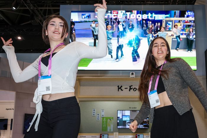 AR 댄스 체험 프로그램 ‘K-POP 댄스챌린지’ⓒKT