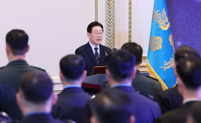이재명 대통령이 6일 청와대 영빈관에서 열린 2026년 준장 진급 장성 삼정검 수여식에서 격려사를 하고 있다.ⓒ뉴시스