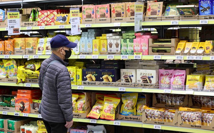 서울 시내 한 대형마트에 과자가 판매되고 있다.ⓒ뉴시스