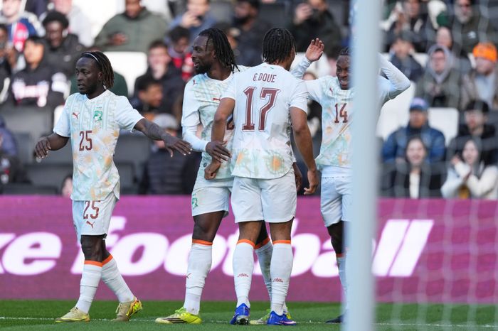 골을 넣고 기뻐하는 코트디부아르 선수들. ⓒ AP=뉴시스