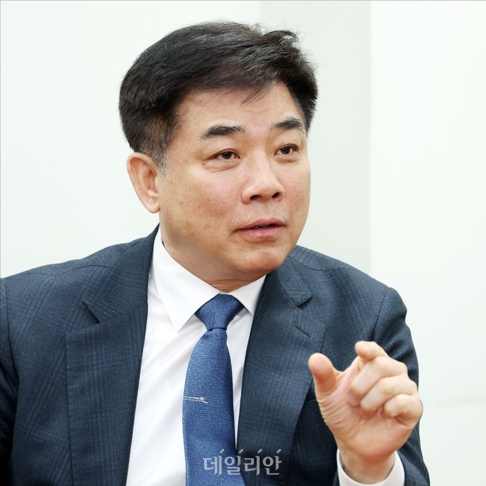 김병욱 성남시장 예비후보가 9일 오전 서울 여의도 국회 의원회관에서 데일리안과 인터뷰를 하고 있다. ⓒ데일리안 홍금표 기자