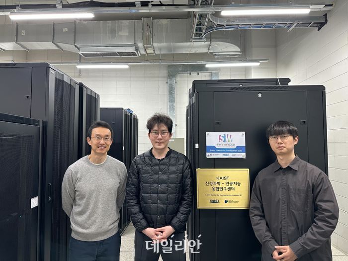 (왼쪽부터)이상완 교수, 하명훈·성윤도 박사.ⓒKAIST