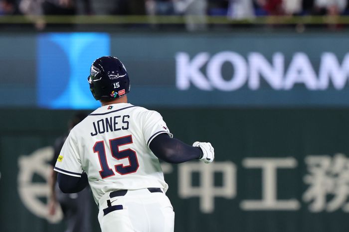 5일 일본 도쿄돔에서 열린 2026 WBC 조별리그 C조 1차전 한국과 체코와의 경기, 8회말 2사 한국 저마이 존스가 솔로홈런을 친 뒤 그라운드를 돌고 있다. ⓒ 뉴시스