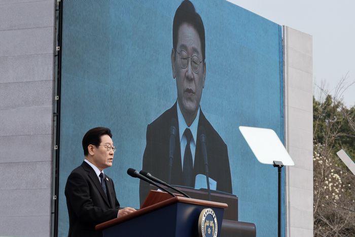이재명 대통령이 15일 경남 창원시 국립 3·15 민주묘지에서 열린 제66주년 3·15의거 기념식에서 기념사를 하고 있다. ⓒ뉴시스