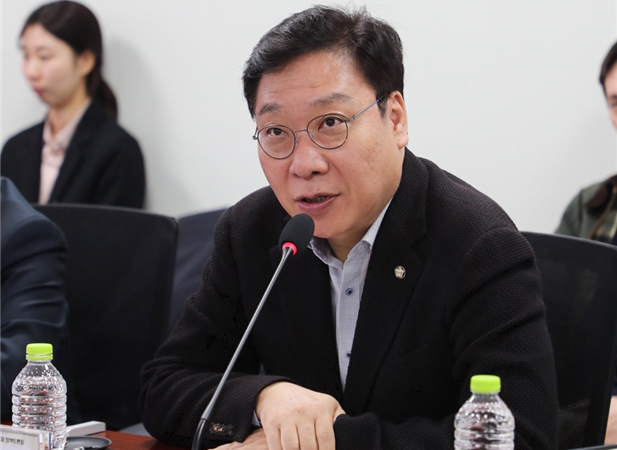 정연욱 의원은 12일 국회에서 열린 