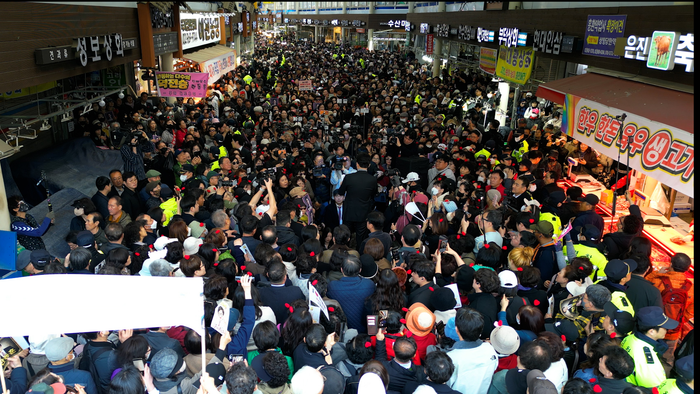 한동훈 전 국민의힘 대표가 22일 서울 동대문구 경동시장을 찾아 연설을 하고 있다. ⓒ한동훈 국민의힘 전 대표 측