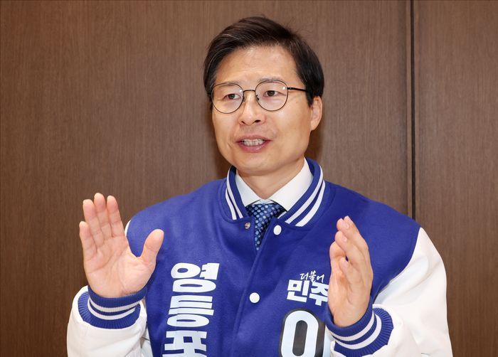 이승훈 더불어민주당 영등포구청장 예비후보가 지난 23일 서울 여의도의 한 카페에서 데일리안과 인터뷰를 하고 있다. ⓒ데일리안 홍금표 기자