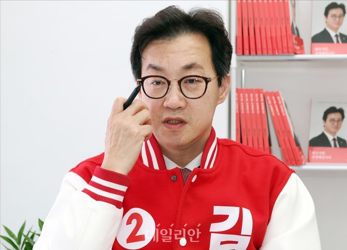 김정태 국민의힘 동작구청장 예비후보가 24일 오후 서울 동작구 선거사무소에서 데일리안과 인터뷰를 하고 있다. ⓒ데일리안 홍금표 기자