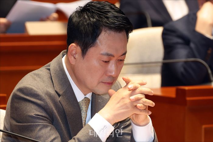 장동혁 국민의힘 대표가 지난 19일 오전 국회에서 열린 국민의힘 의원총회에서 생각에 잠겨 있다. ⓒ데일리안 홍금표 기자