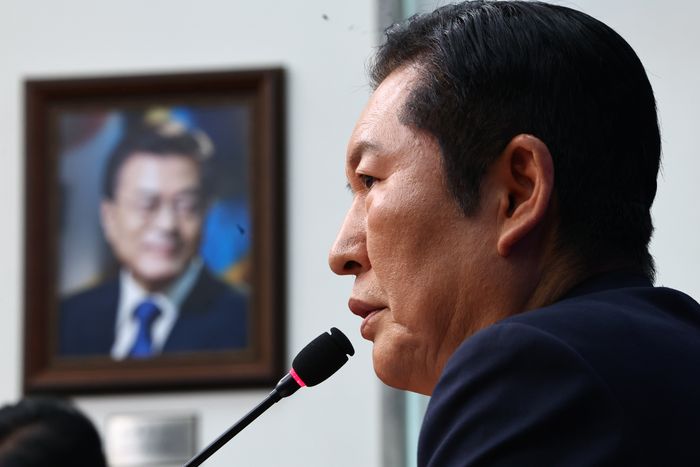 정청래 더불어민주당 대표가 8일 오전 서울 여의도 국회에서 열린 기자회견에서 취재진 질문에 답하고 있다. ⓒ뉴시스