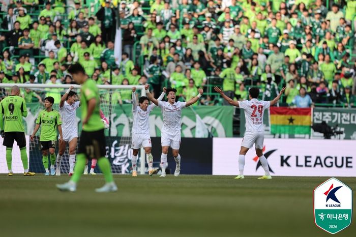 디펜딩 챔피언 전북 현대를 무너뜨린 부천FC. ⓒ 프로축구연맹