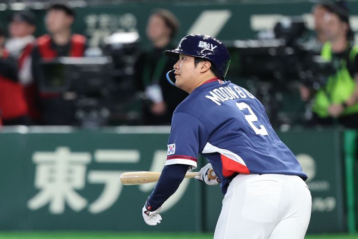 WBC에서 맹타 휘두르고 있는 문보경. ⓒ 뉴시스