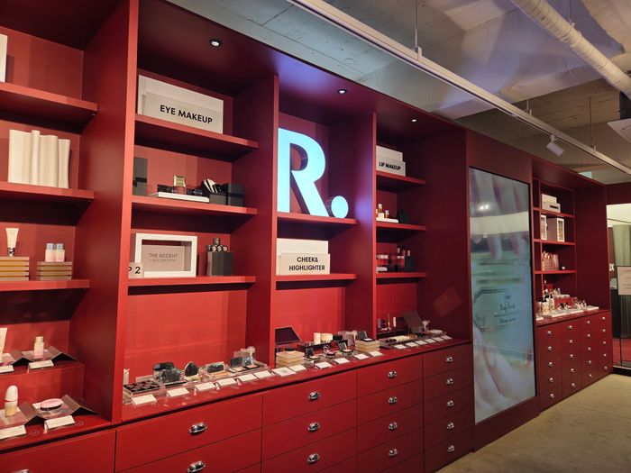 5 Must-Visit Spaces at Coupang’s R.lux Pop-Up: Beauty Classes, Whiskey Lounge, and More!