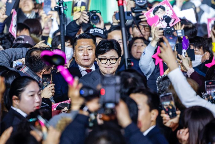 한동훈 전 국민의힘 대표가 지난달 8일 서울 송파구 잠실실내체육관에서 열린 토크콘서트 2026에서 입장하고 있다. ⓒ뉴시스