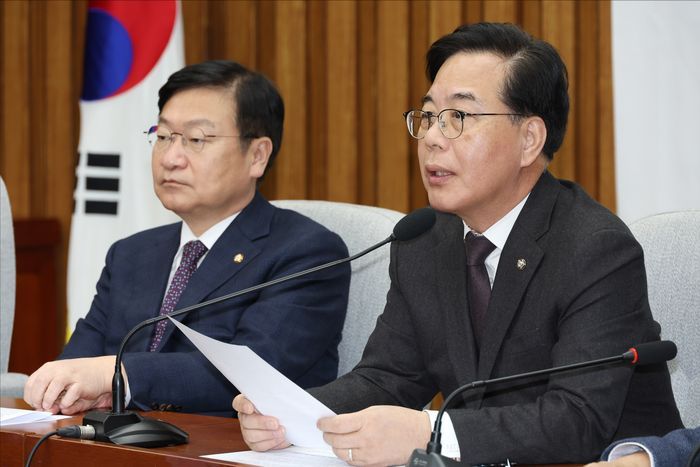 송언석 국민의힘 원내대표가 6일 오전 국회에서 열린 국민의힘 원내대책회의에서 모두발언을 하고 있다. ⓒ데일리안 홍금표 기자