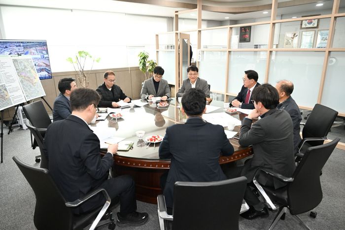 양주시 관계자들이 LH 양주사업본부를 방문,