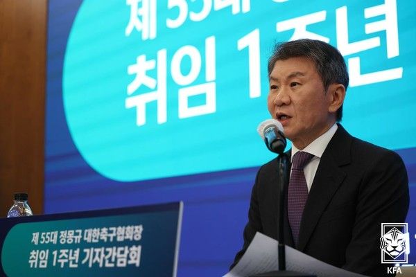 기자들 질문에 답하는 정몽규 대한축구협회장. ⓒ 대한축구협회