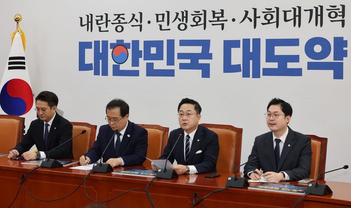 국회 ‘윤석열 정권 정치검찰 조작기소 의혹사건 진상규명 국정조사 특별위원회’ 더불어민주당 위원들이 29일 국회에서 기자간담회를 하고 있다.ⓒ뉴시스