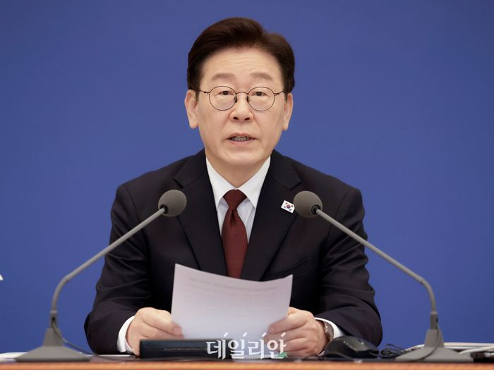 이재명 대통령이 지난 26일 청와대에서 열린 비상경제점검회의에서 발언하고 있다. ⓒ뉴시스